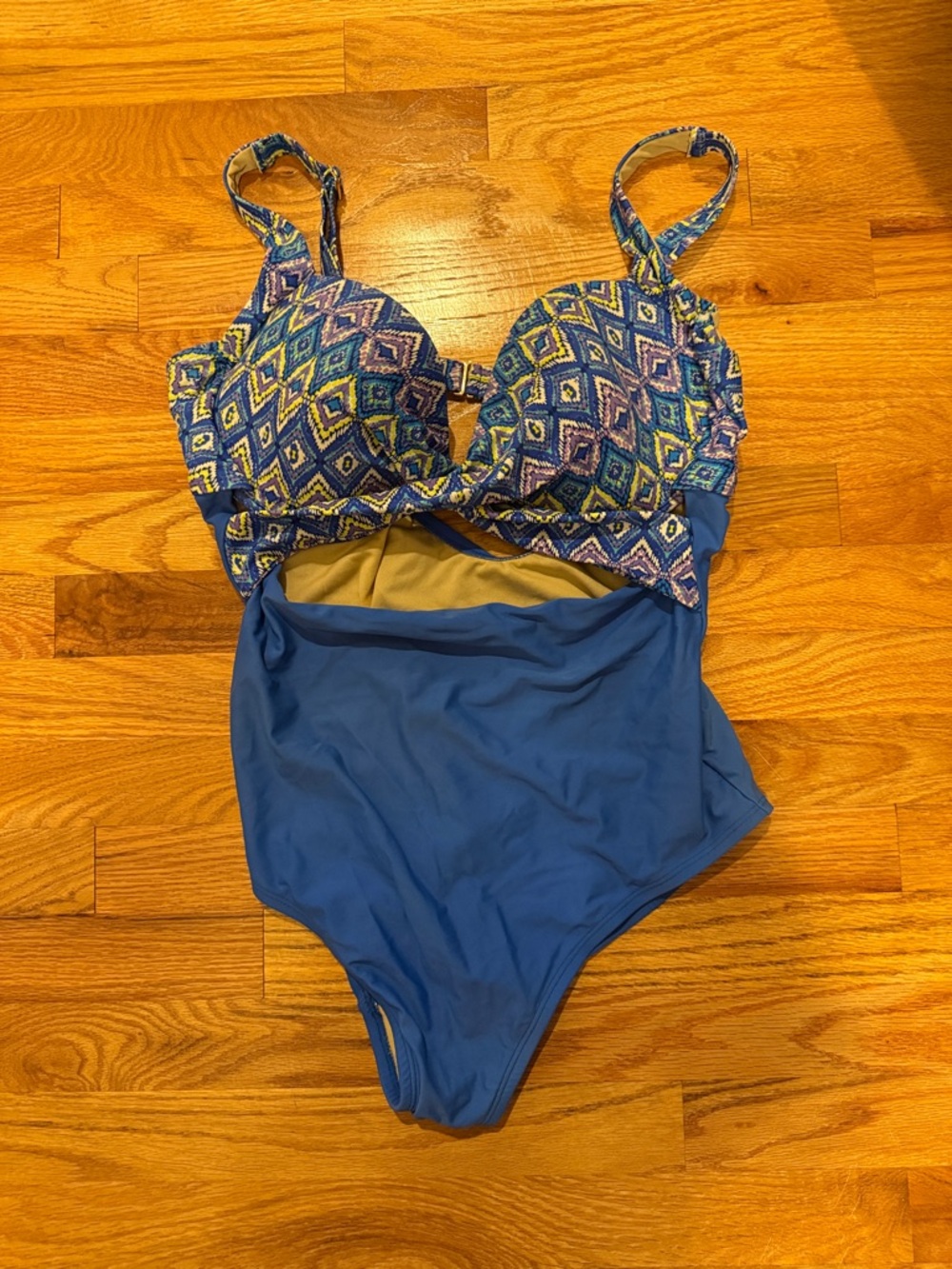 Women’s Cut Out Swimsuit ** Bundle 5+ items and name your offer!!! 💖💞